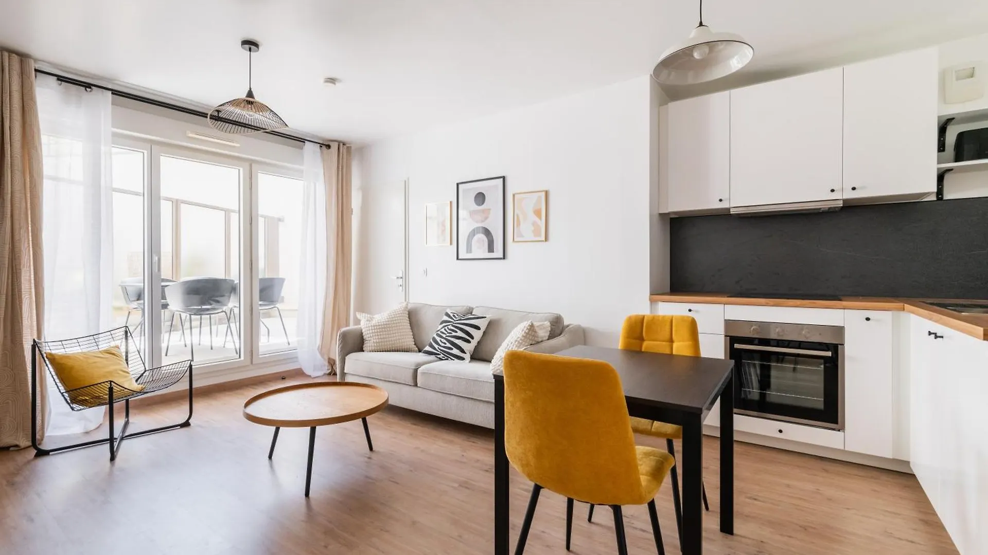Appartement Cosy Avec Terrasse Aux Portes De Paris Villejuif 0*,  France