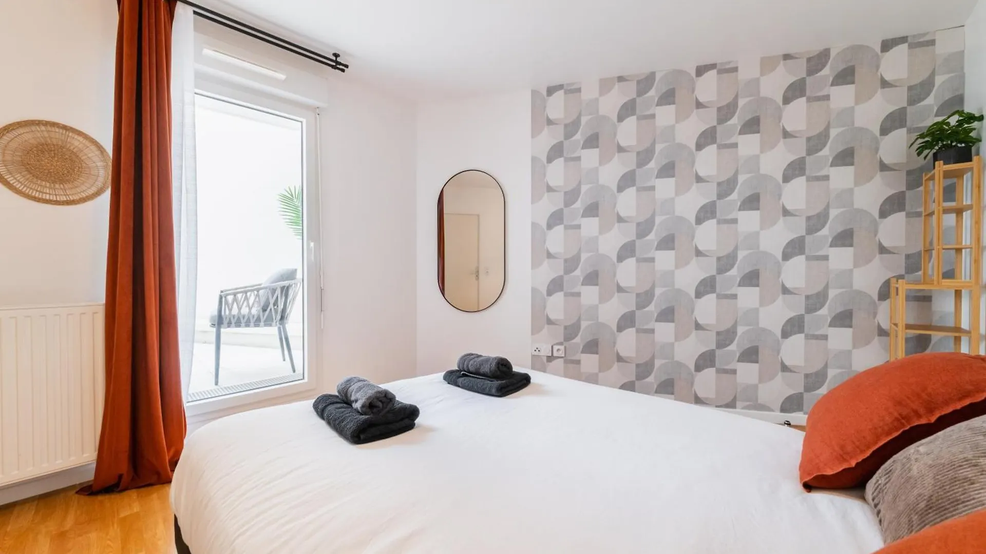 Appartement Cosy Avec Terrasse Aux Portes De Paris Villejuif 0*,  France